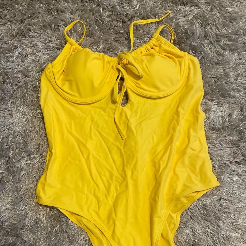 Cupshe Yellow underwire 1 piece